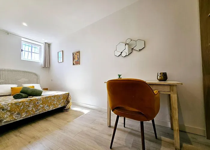 Le Dambra - Dans Le Vieil * Антиб